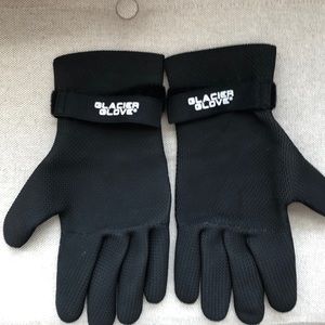 Waterproof winter gloves